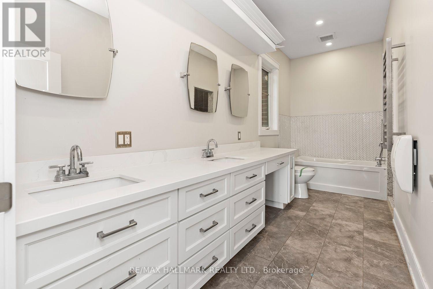 10 Sunray Crescent, Toronto, Ontario  M3M 2C5 - Photo 19 - W13821206
