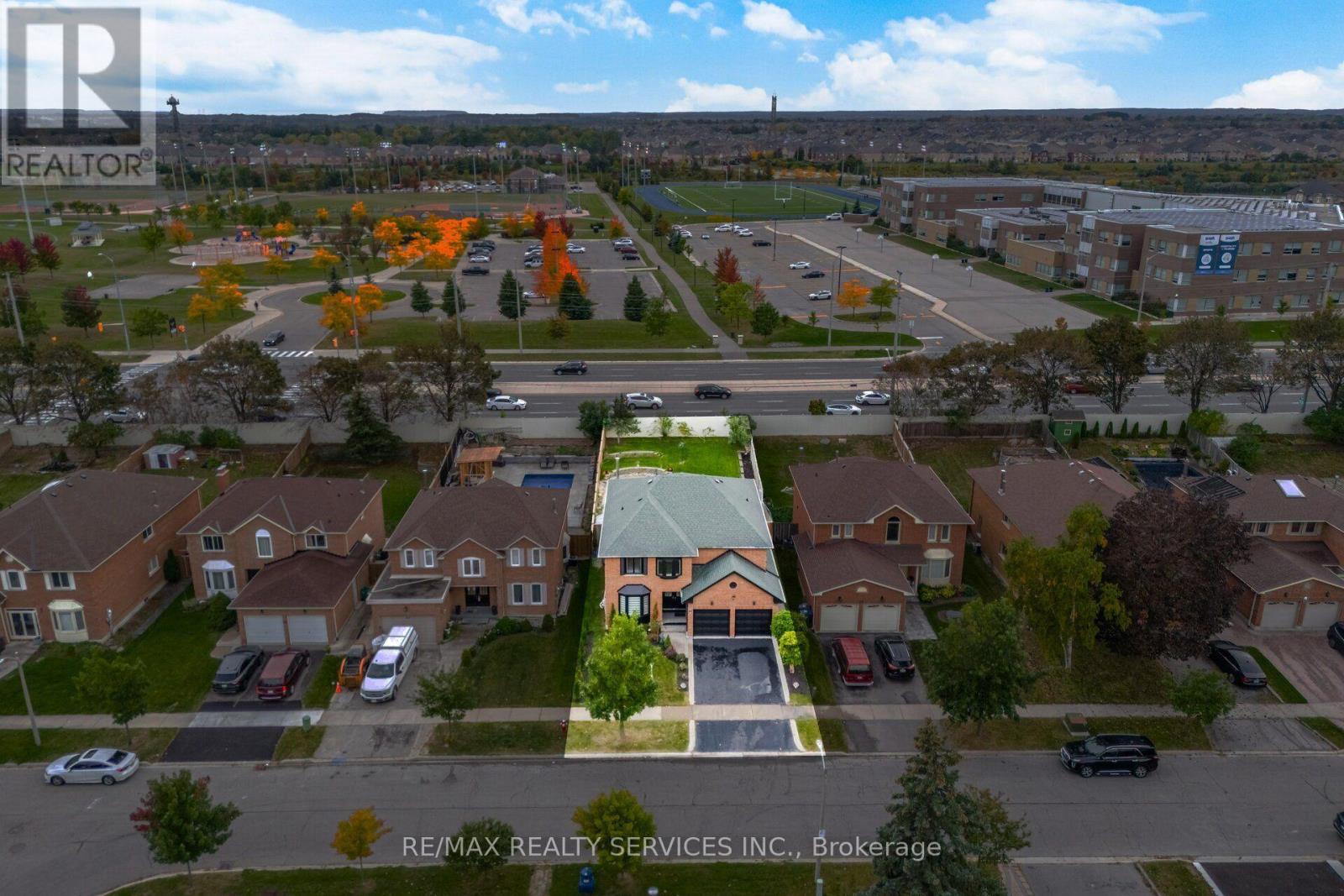 28 Corkett Drive, Brampton, Ontario  L6X 3G9 - Photo 2 - W13842580