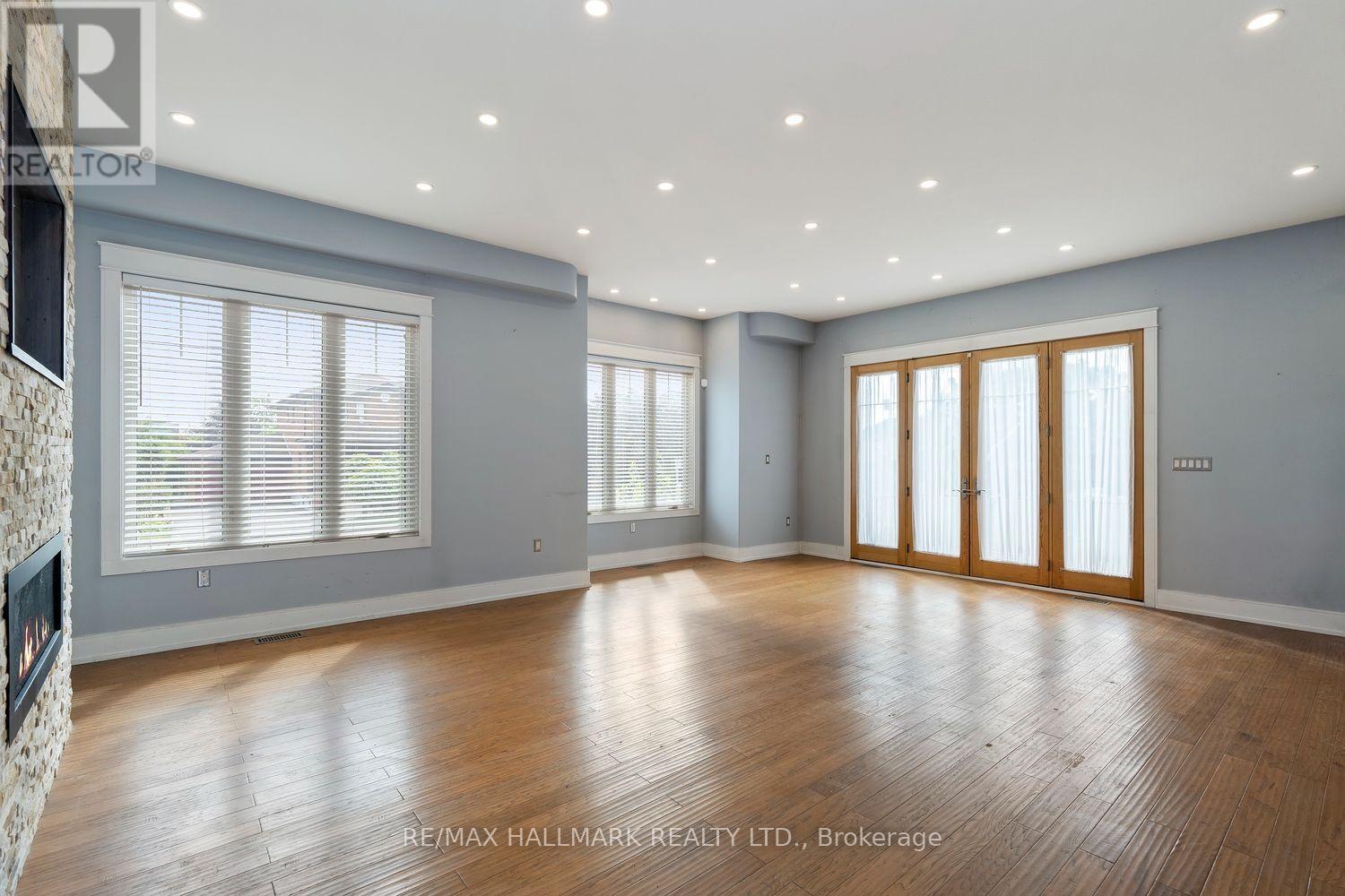 10 Sunray Crescent, Toronto, Ontario  M3M 2C5 - Photo 4 - W13821206