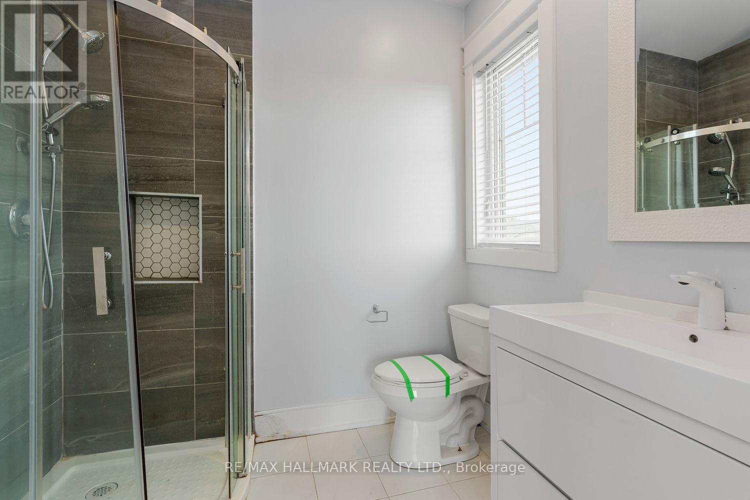 10 Sunray Crescent, Toronto, Ontario  M3M 2C5 - Photo 17 - W13821206