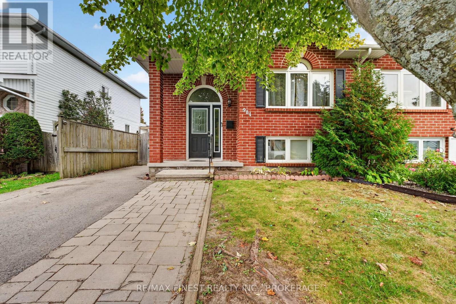984 WATERBURY CRESCENT, Kingston, Ontario
