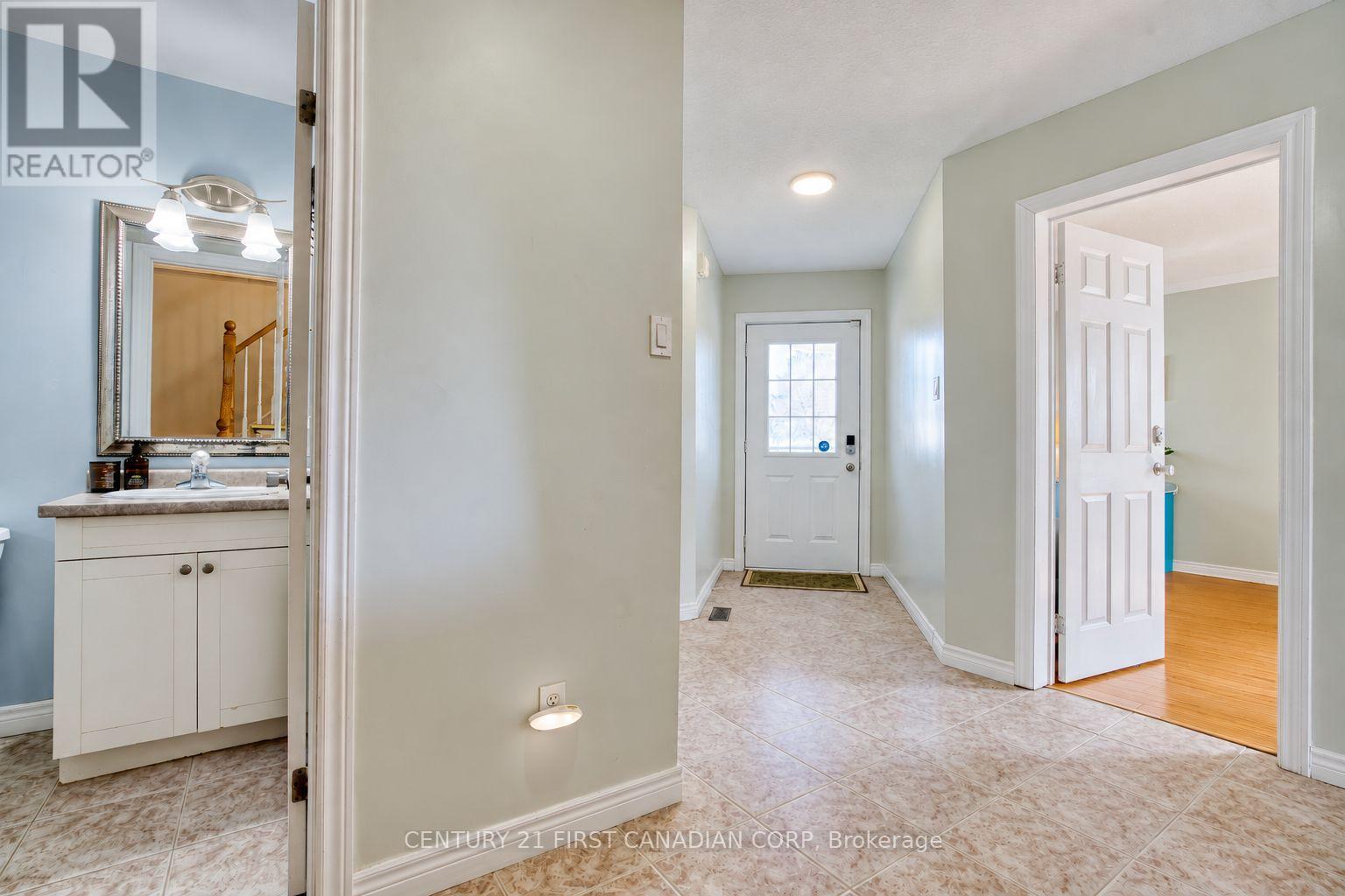 89 Mctaggart Court, London North, Ontario  N5X 3L9 - Photo 5 - X13847880
