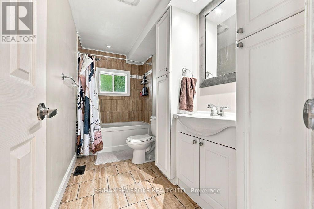397 Trafalgar Road, Pembroke, Ontario  K8A 5B3 - Photo 33 - X13847618