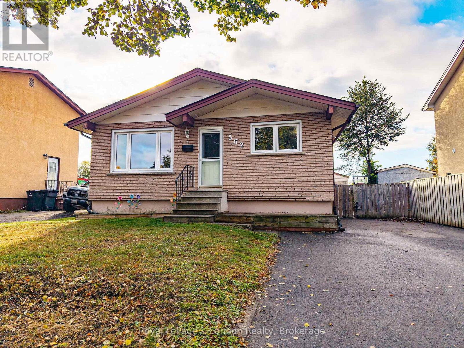 562 Simon Fraser Drive, Thunder Bay, Ontario  P7C 5B4 - Photo 3 - X13847796