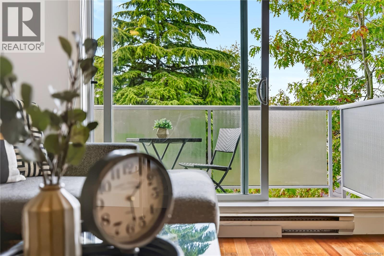 314 1315 Esquimalt Rd