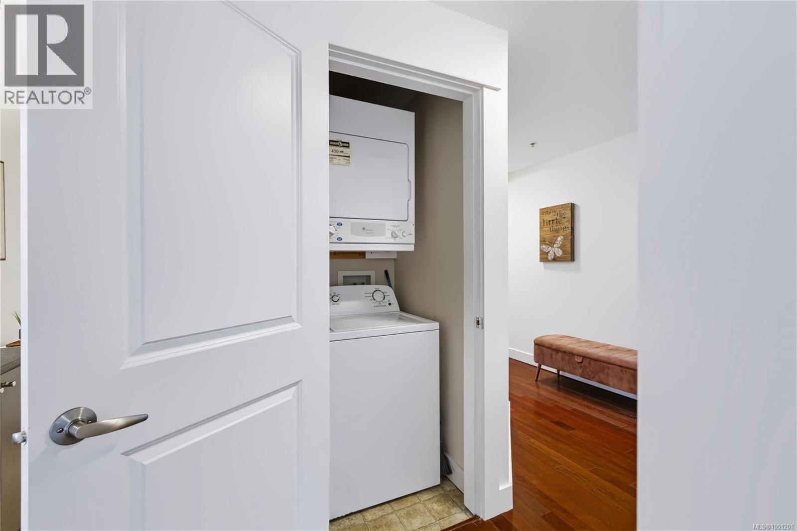 314 1315 Esquimalt Rd