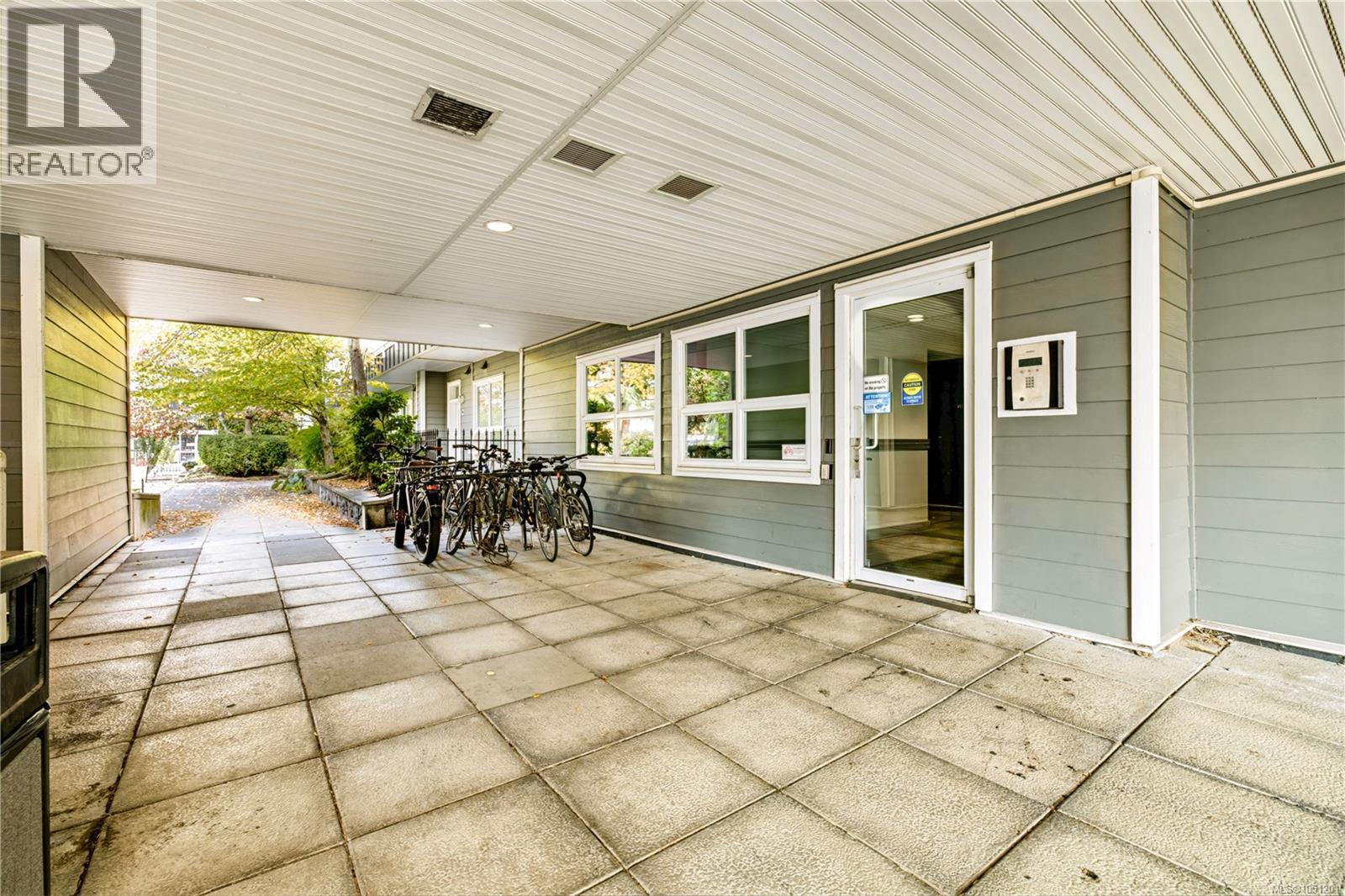 314 1315 Esquimalt Rd
