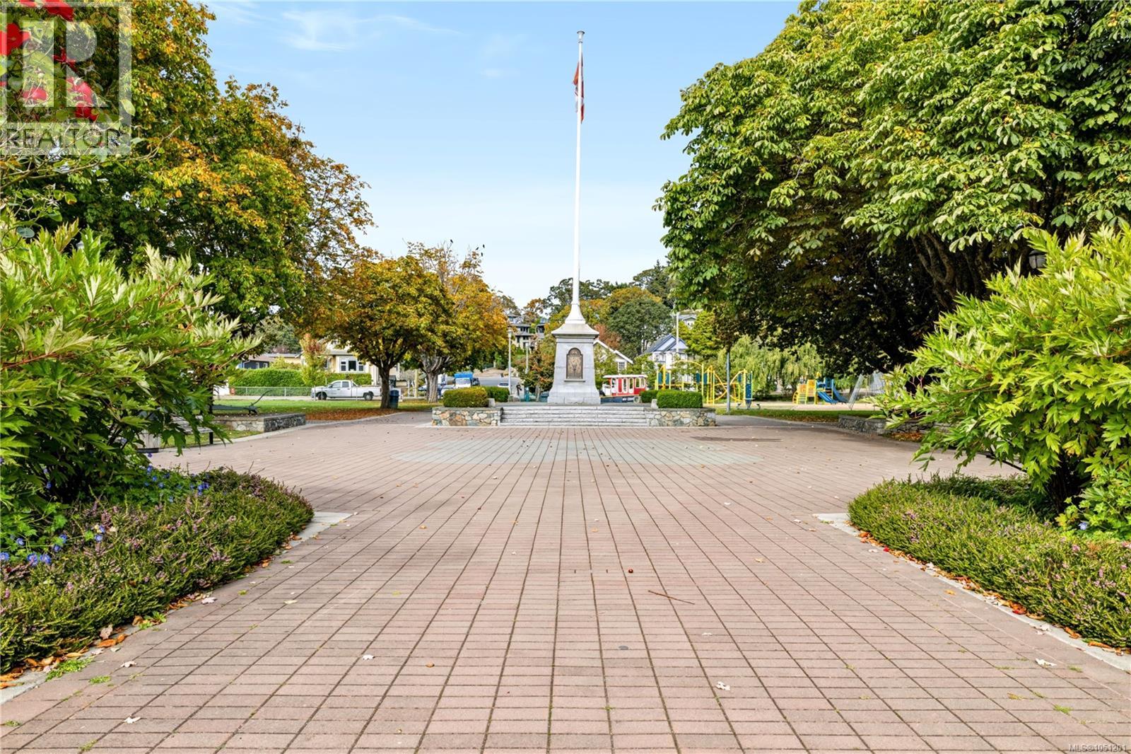314 1315 Esquimalt Rd