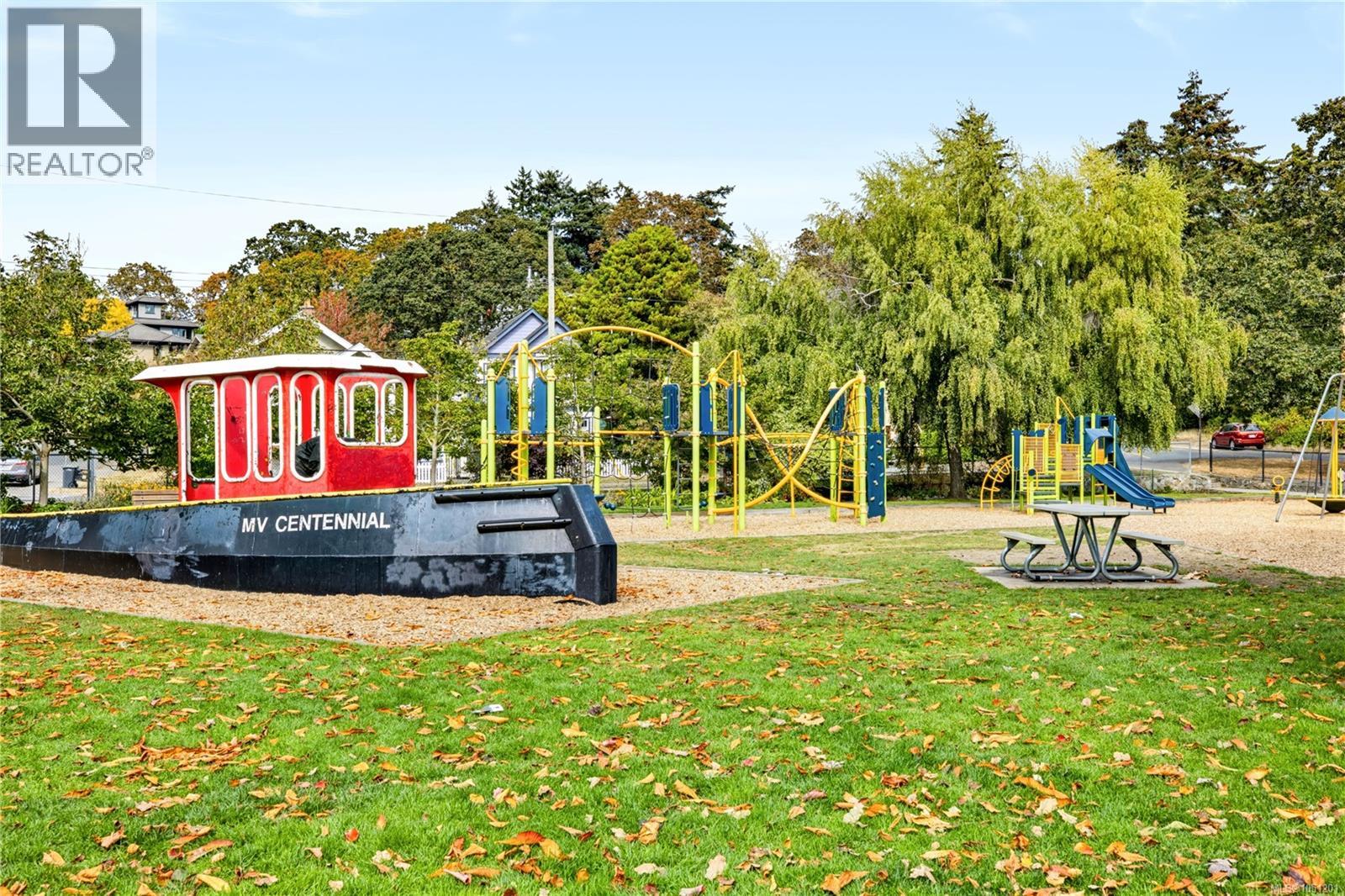 314 1315 Esquimalt Rd