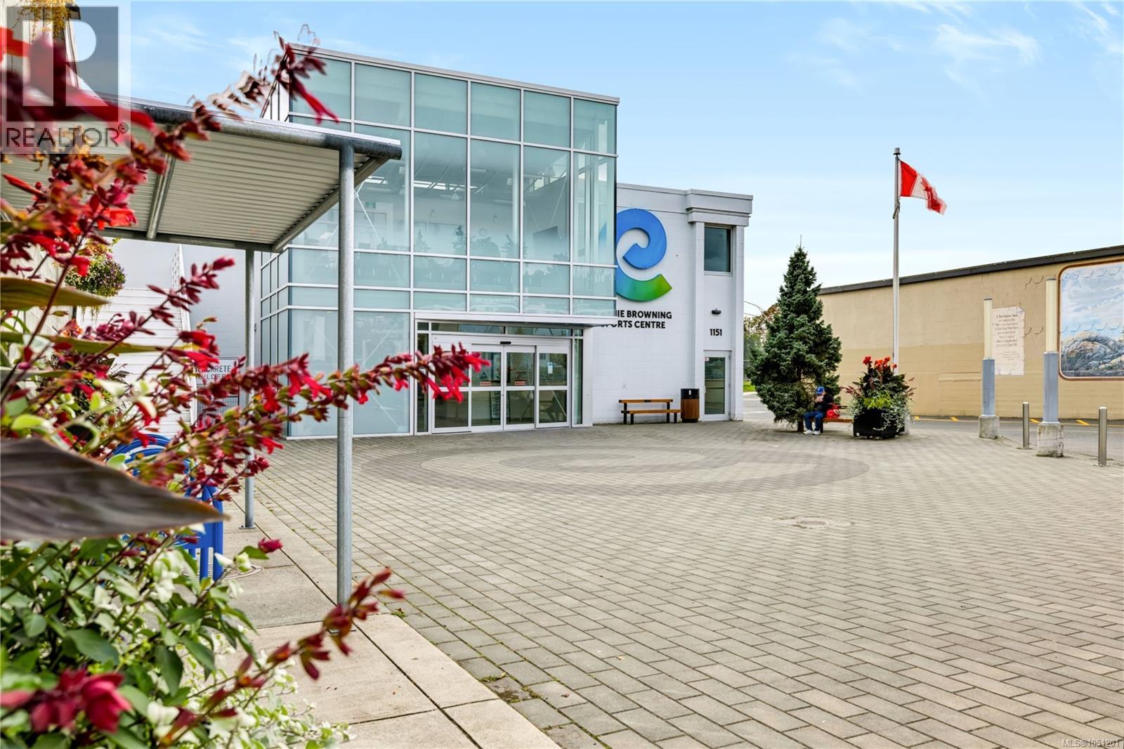314 1315 Esquimalt Rd