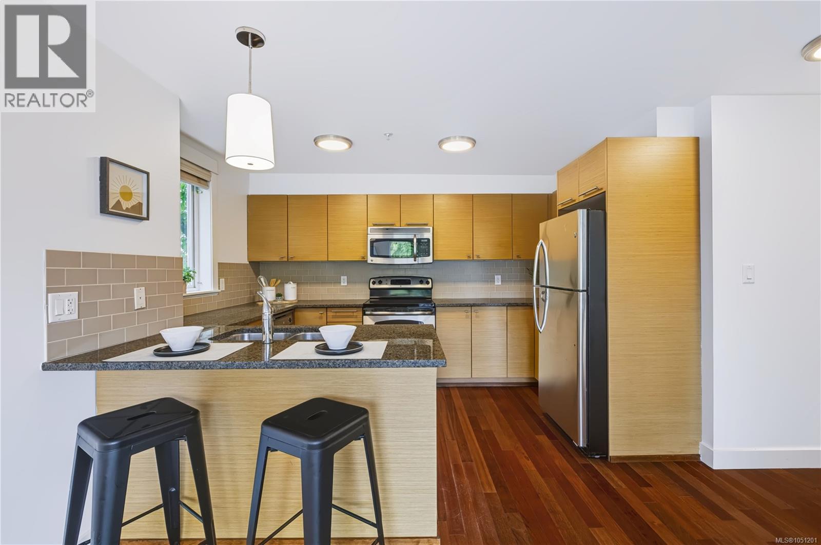 314 1315 Esquimalt Rd