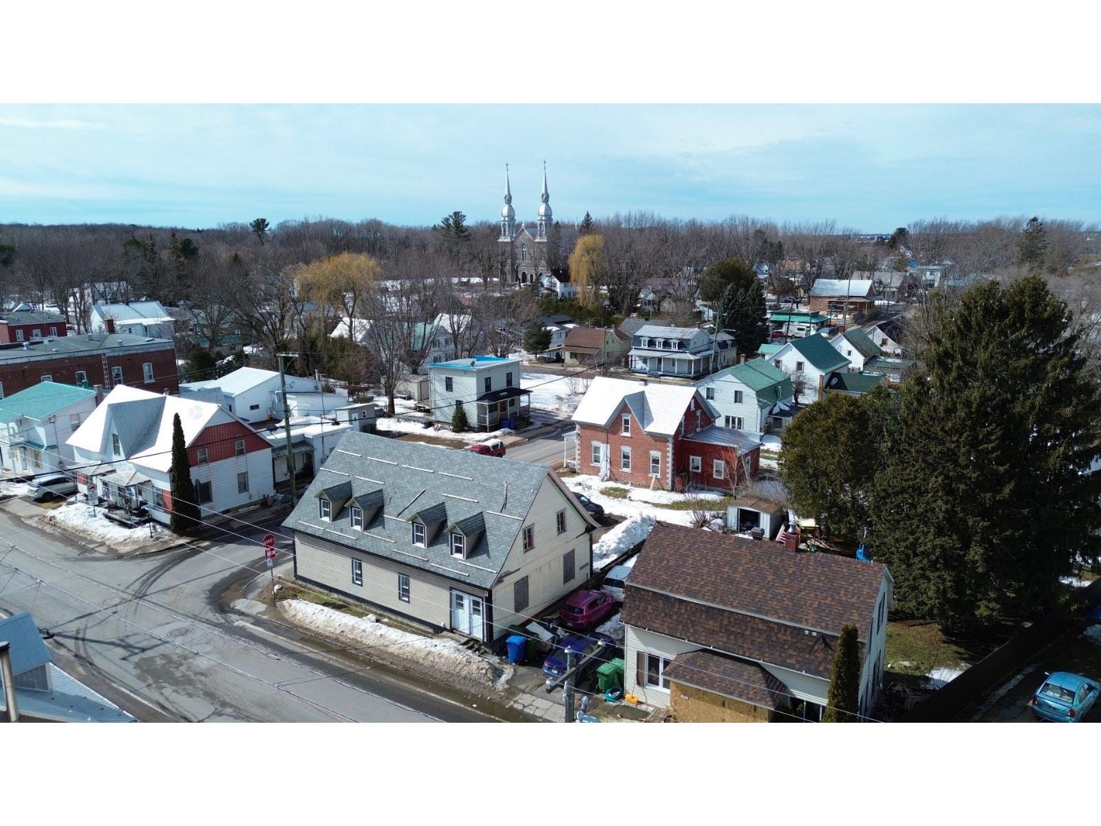 150-154 Rue Bonsecours Massueville Quebec Canada J0G1K0 4