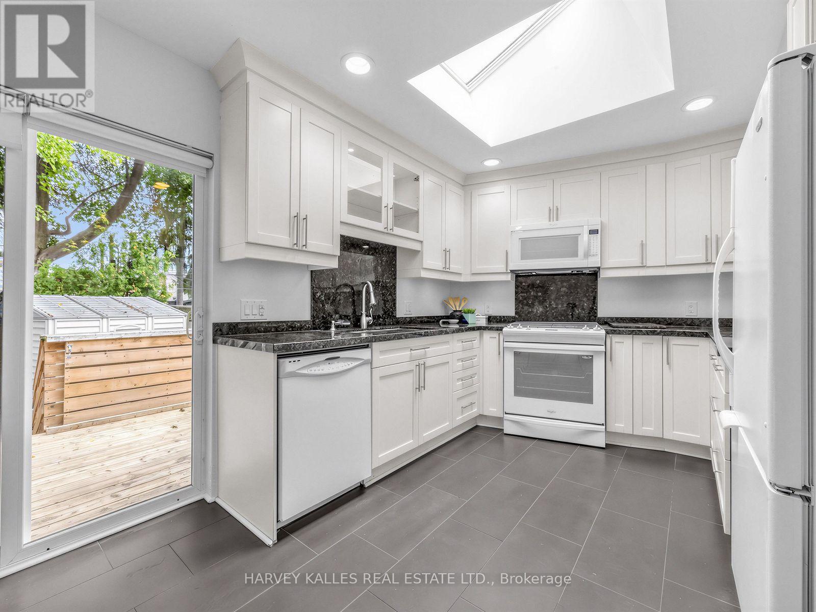 4 Kenrae Road, Toronto, Ontario  M4G 1Y1 - Photo 13 - C13847516
