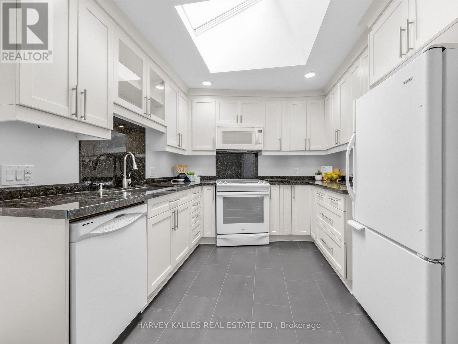 4 Kenrae Road, Toronto, Ontario  M4G 1Y1 - Photo 14 - C13847516
