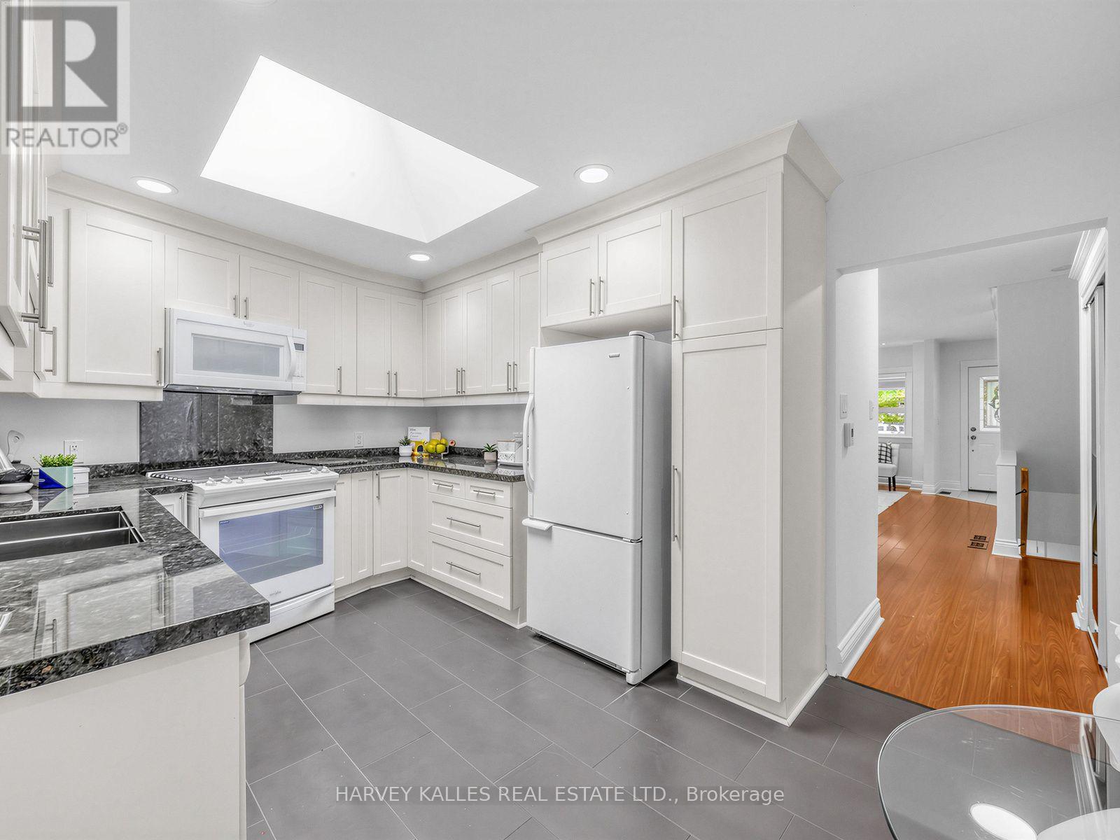 4 Kenrae Road, Toronto, Ontario  M4G 1Y1 - Photo 15 - C13847516