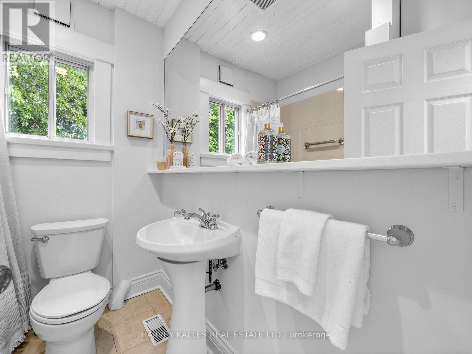 4 Kenrae Road, Toronto, Ontario  M4G 1Y1 - Photo 18 - C13847516