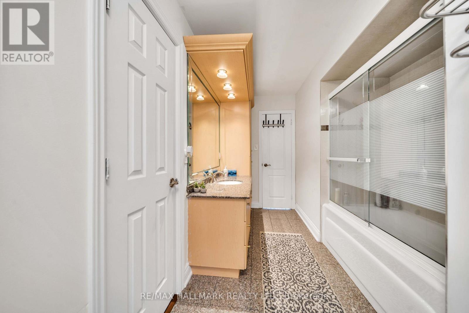 17 Twin Circle Court, Toronto, Ontario  M2R 3L3 - Photo 19 - C13847872