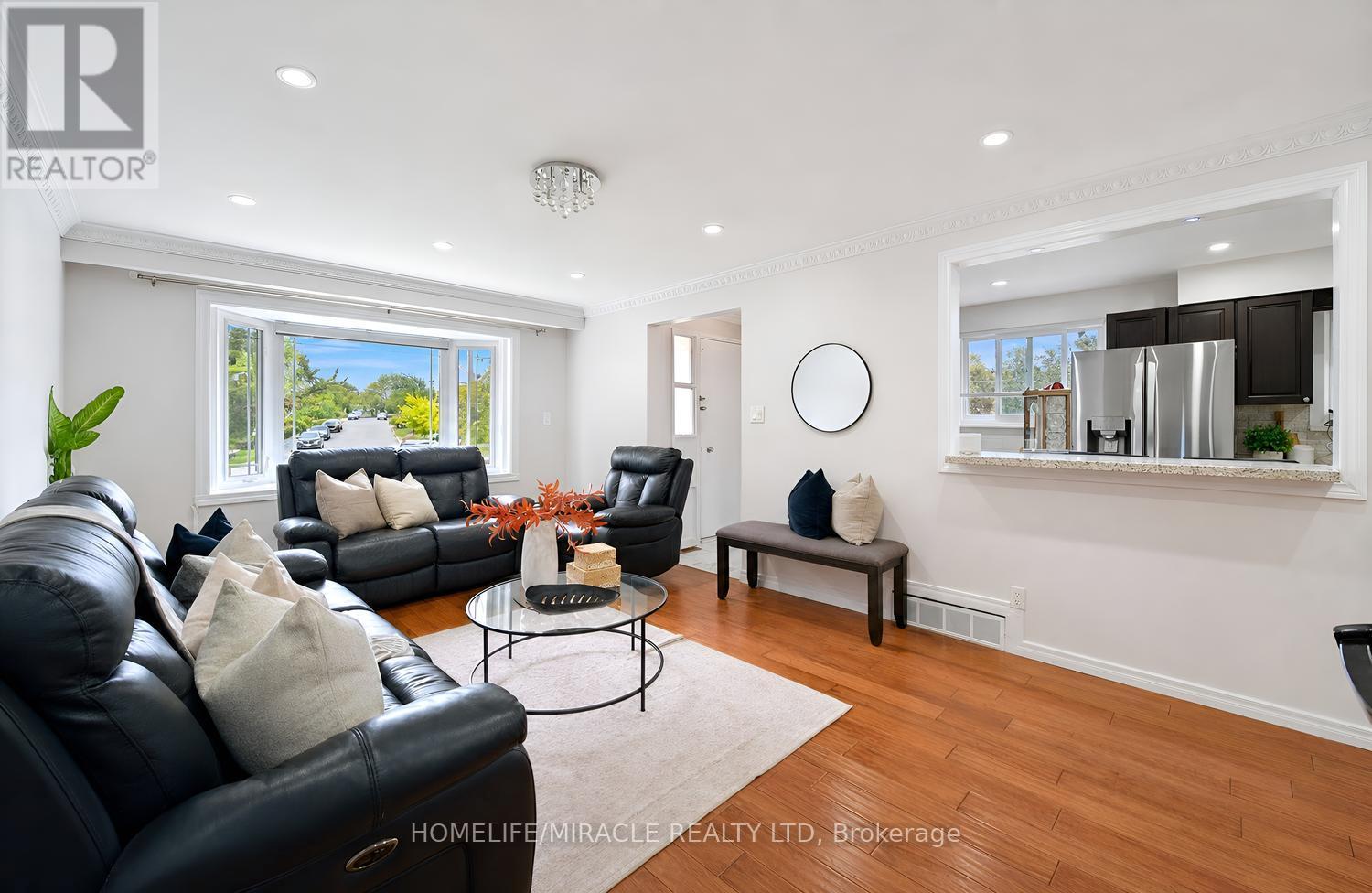 54 Sunderland Crescent, Toronto, Ontario  M1H 2V3 - Photo 12 - E13847426
