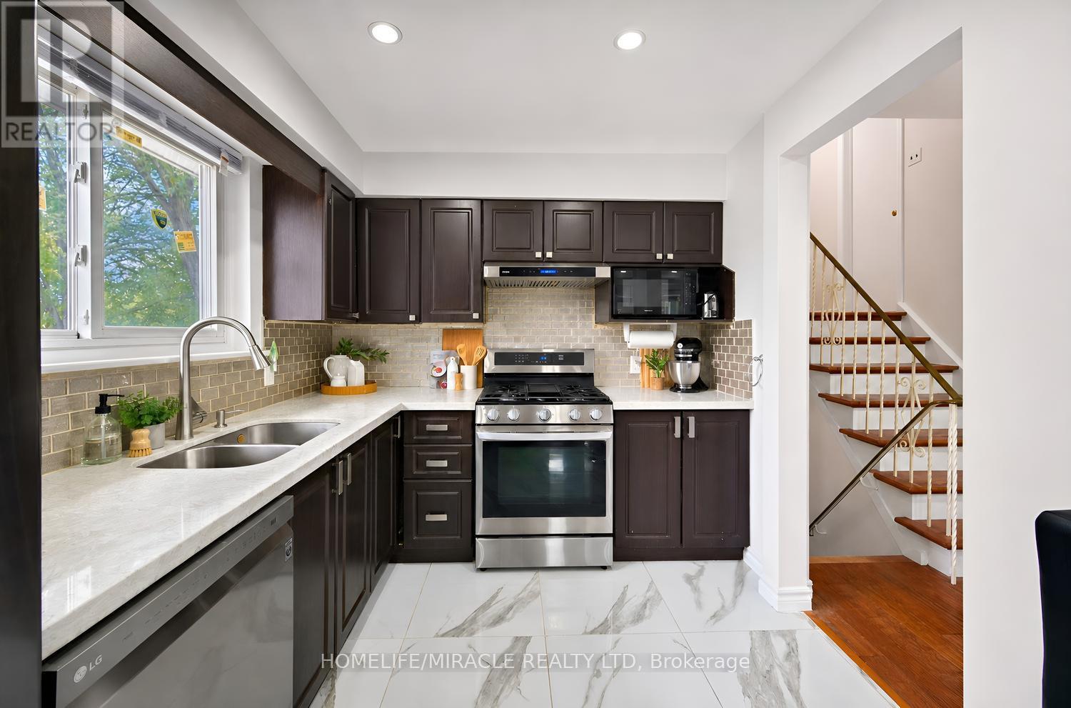 54 Sunderland Crescent, Toronto, Ontario  M1H 2V3 - Photo 17 - E13847426