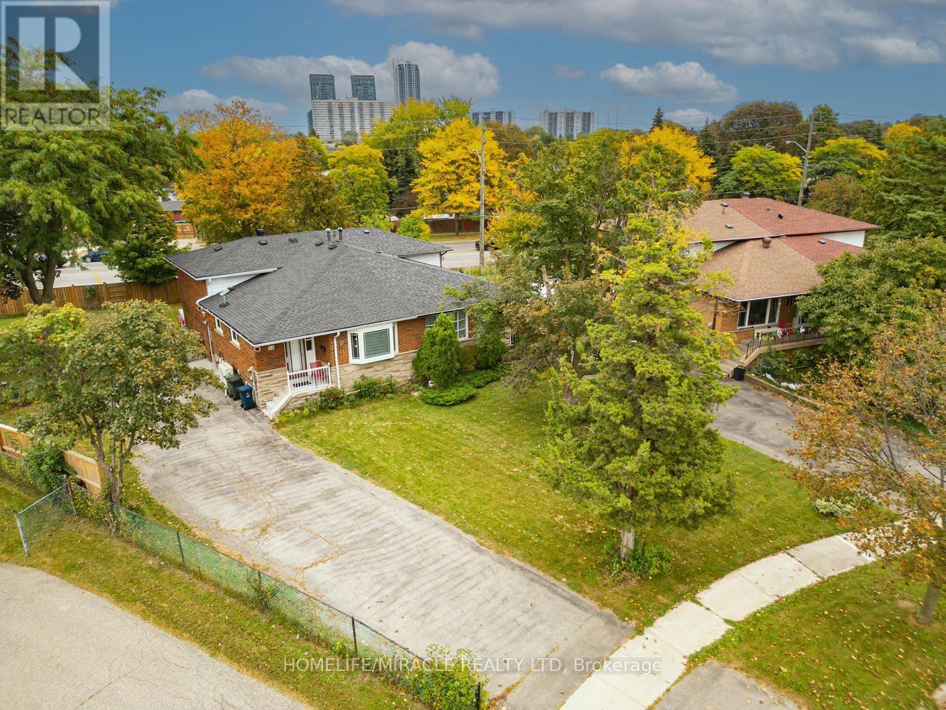 54 Sunderland Crescent, Toronto, Ontario  M1H 2V3 - Photo 2 - E13847426