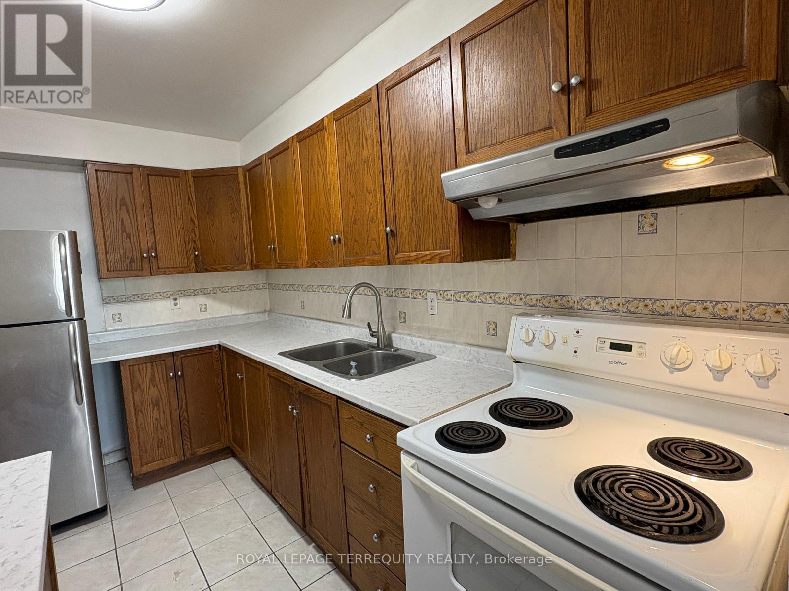 309 - 1 Massey Square, Toronto, Ontario  M4C 5L4 - Photo 14 - E13847534