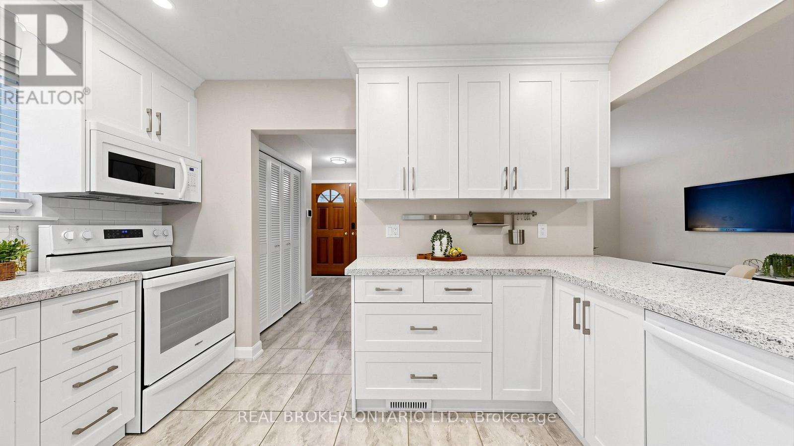 32 Cairnside Crescent, Toronto, Ontario  M2J 3M8 - Photo 18 - C13847810