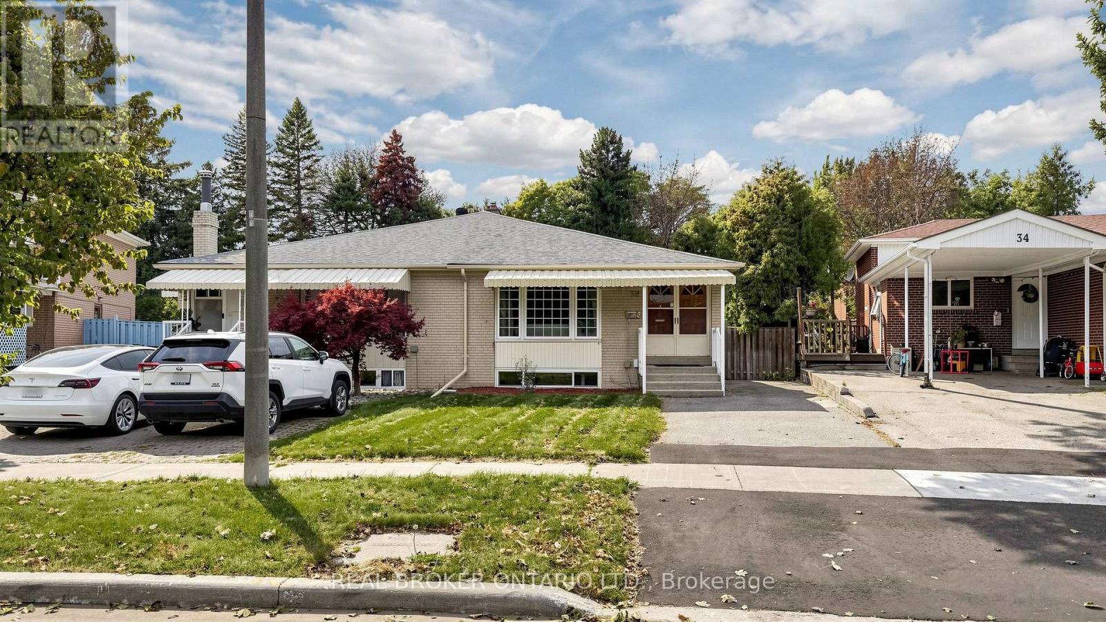32 Cairnside Crescent, Toronto, Ontario  M2J 3M8 - Photo 3 - C13847810