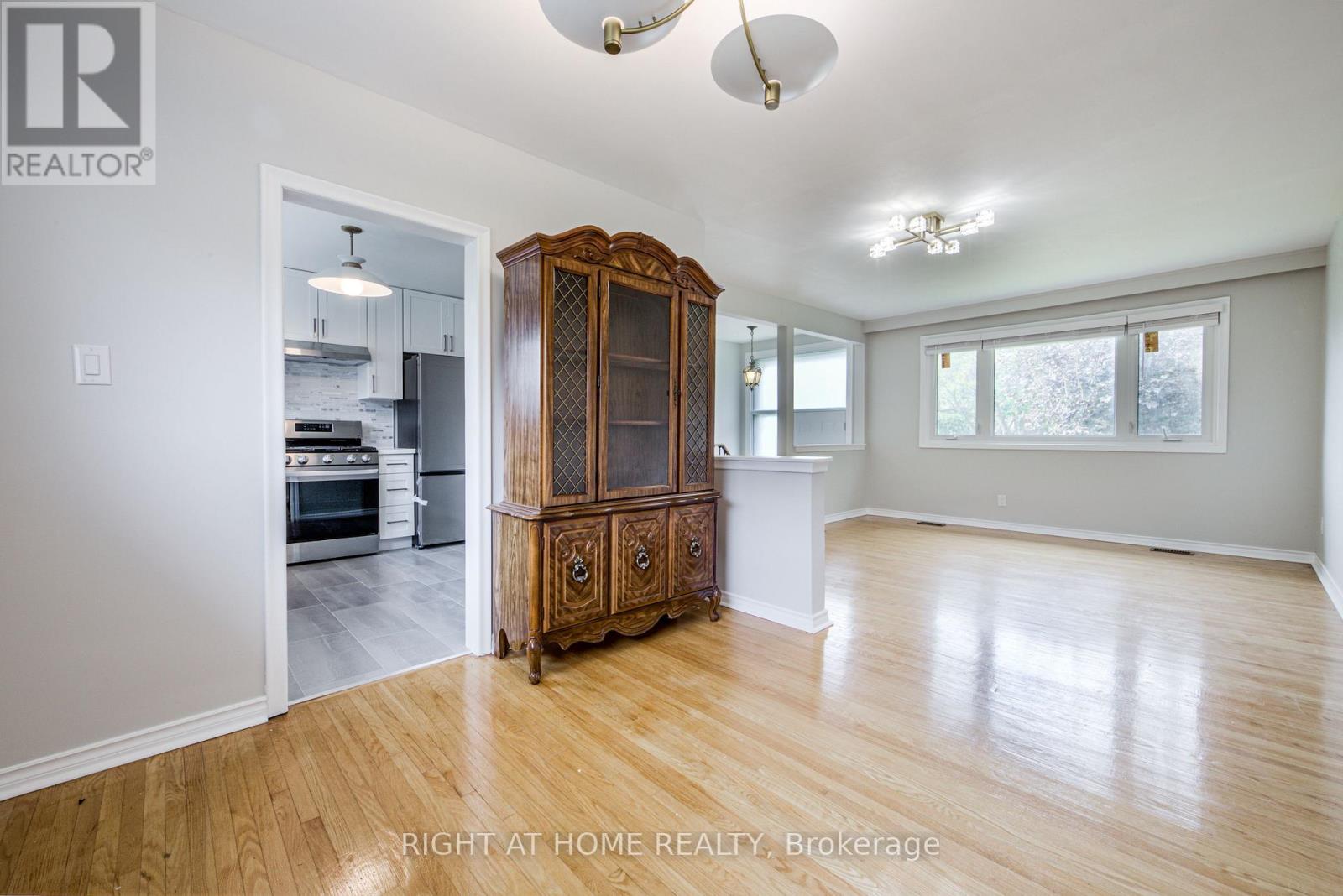 11 Fareham Crescent, Toronto, Ontario  M1E 1J8 - Photo 9 - E13847374