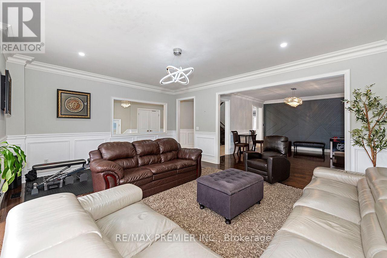 4 George Mckenzie Court, Toronto, Ontario  M9M 0E1 - Photo 11 - W13847356