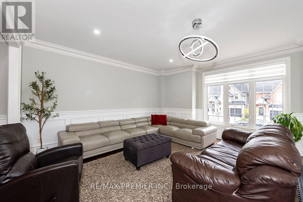 4 George Mckenzie Court, Toronto, Ontario  M9M 0E1 - Photo 13 - W13847356