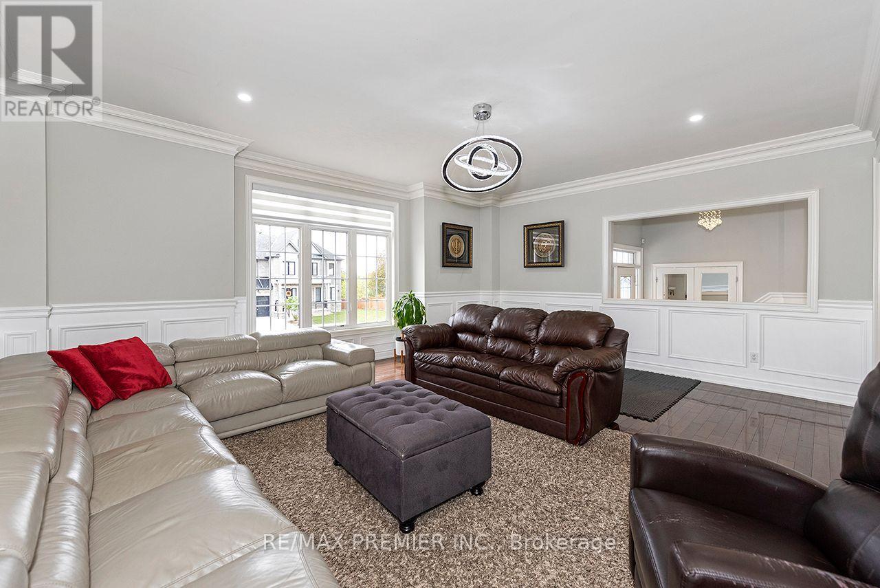 4 George Mckenzie Court, Toronto, Ontario  M9M 0E1 - Photo 14 - W13847356