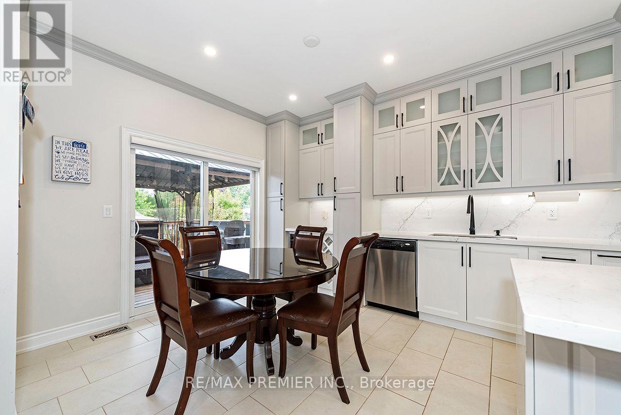 4 George Mckenzie Court, Toronto, Ontario  M9M 0E1 - Photo 25 - W13847356