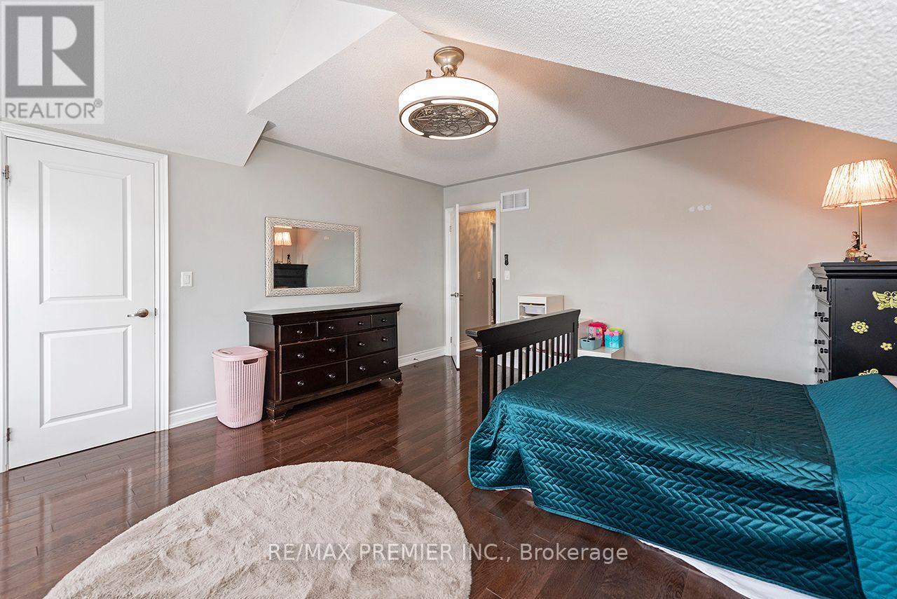 4 George Mckenzie Court, Toronto, Ontario  M9M 0E1 - Photo 34 - W13847356