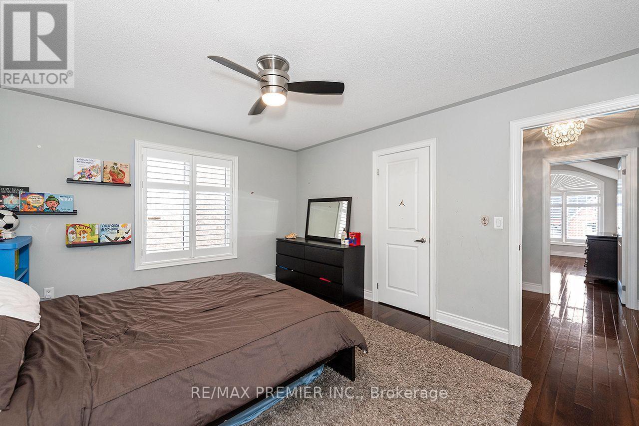 4 George Mckenzie Court, Toronto, Ontario  M9M 0E1 - Photo 37 - W13847356