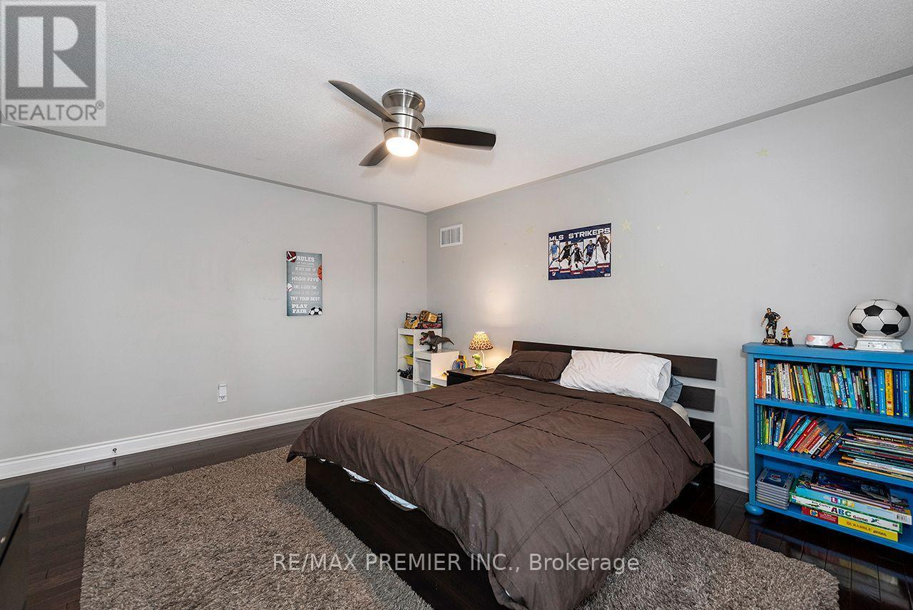 4 George Mckenzie Court, Toronto, Ontario  M9M 0E1 - Photo 38 - W13847356