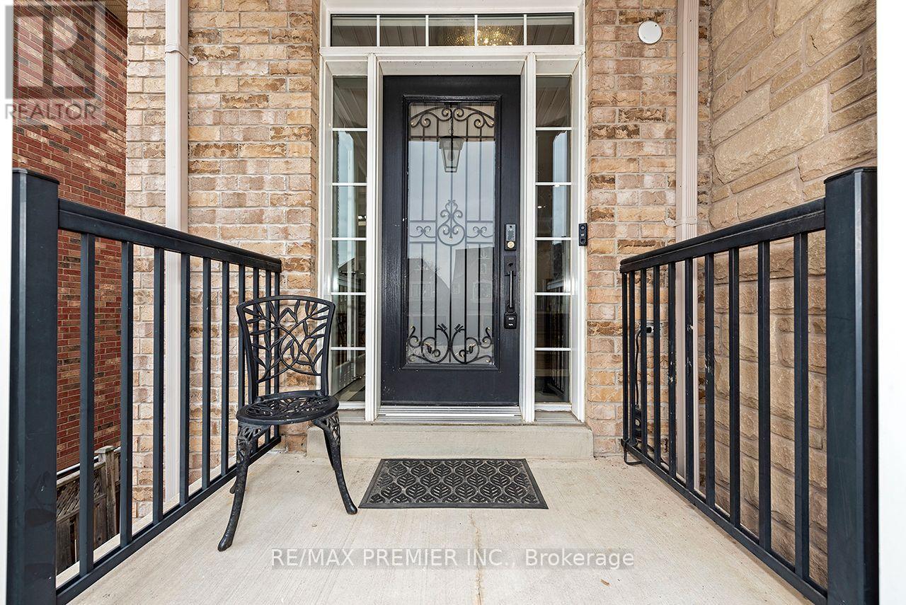 4 George Mckenzie Court, Toronto, Ontario  M9M 0E1 - Photo 4 - W13847356