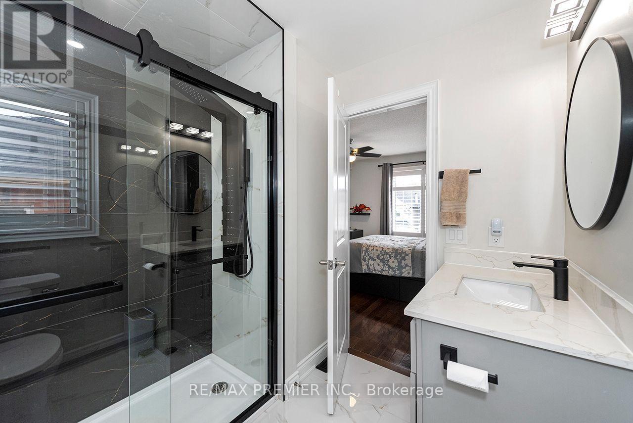 4 George Mckenzie Court, Toronto, Ontario  M9M 0E1 - Photo 43 - W13847356