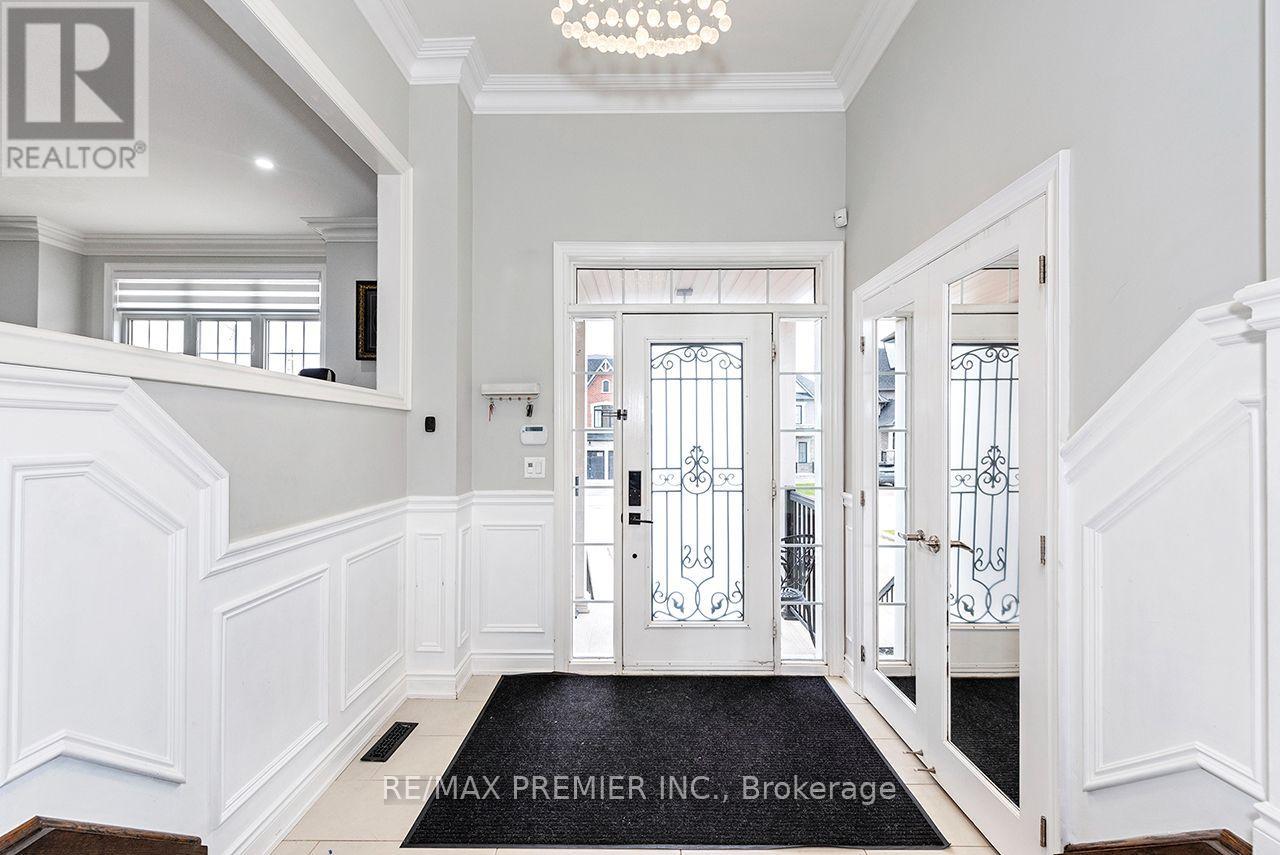 4 George Mckenzie Court, Toronto, Ontario  M9M 0E1 - Photo 5 - W13847356