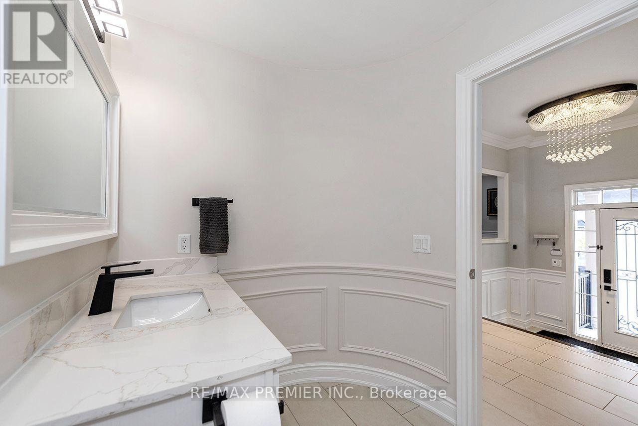 4 George Mckenzie Court, Toronto, Ontario  M9M 0E1 - Photo 8 - W13847356