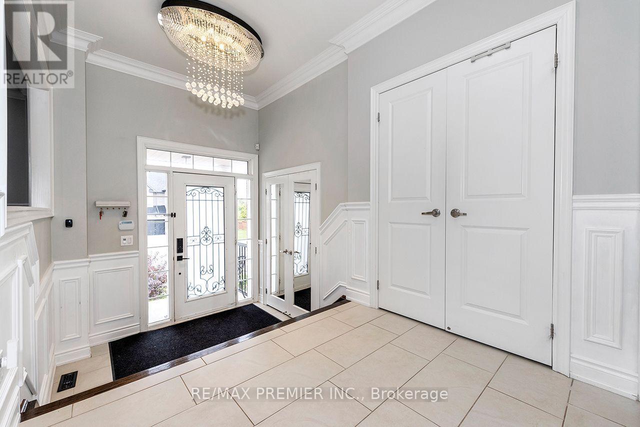 4 George Mckenzie Court, Toronto, Ontario  M9M 0E1 - Photo 9 - W13847356