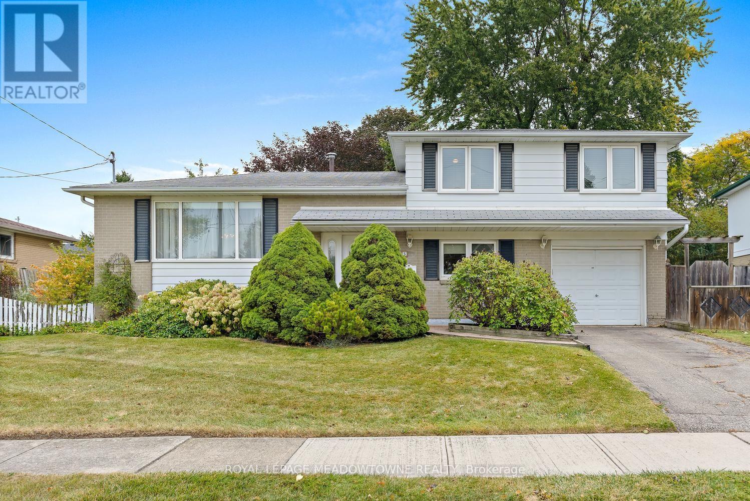 5 Lucinda Place, Halton Hills, Ontario  L7G 1J8 - Photo 2 - W13847394