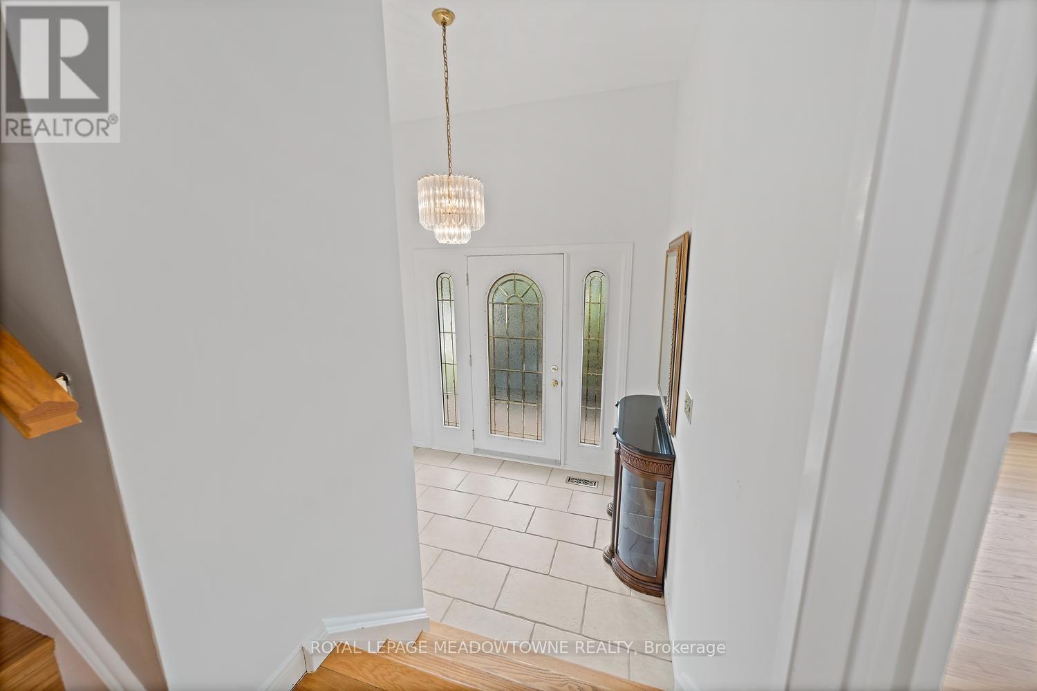 5 Lucinda Place, Halton Hills, Ontario  L7G 1J8 - Photo 5 - W13847394