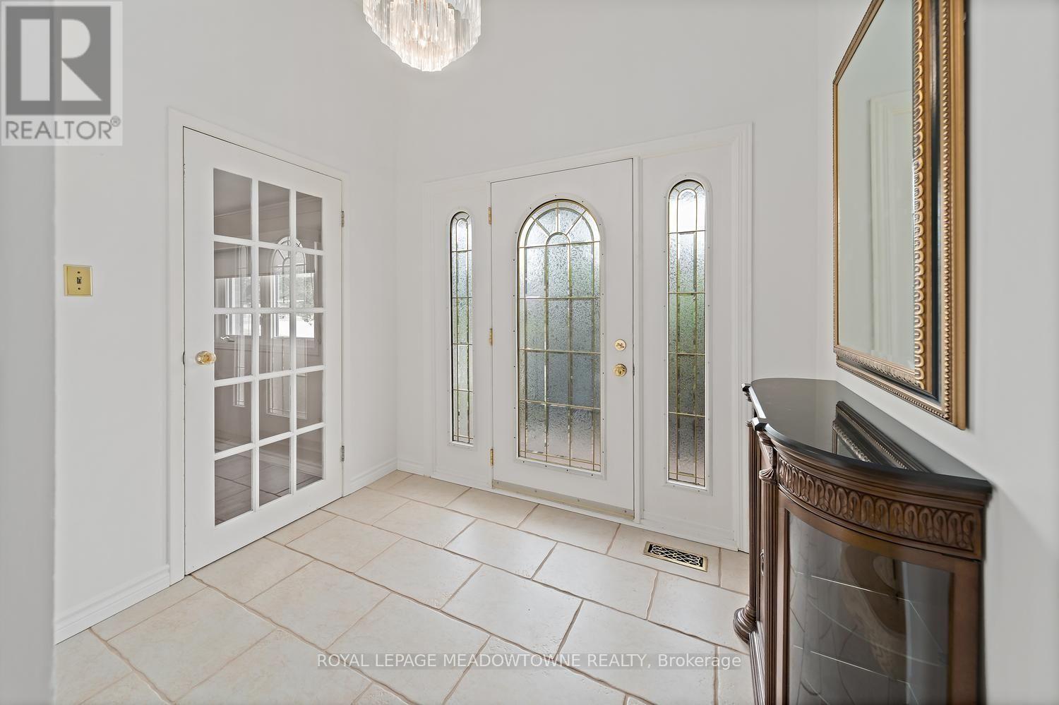 5 Lucinda Place, Halton Hills, Ontario  L7G 1J8 - Photo 6 - W13847394