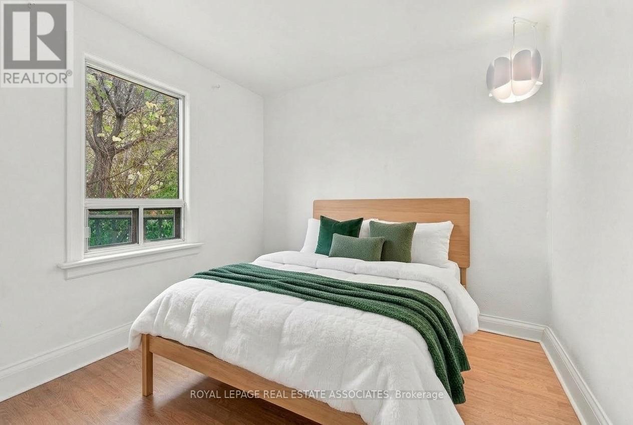268 Troy Street, Mississauga, Ontario  L5G 1S7 - Photo 8 - W13847412