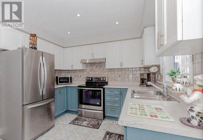 58 Summerdale Crescent, Brampton, Ontario  L6X 4V9 - Photo 4 - W13847418