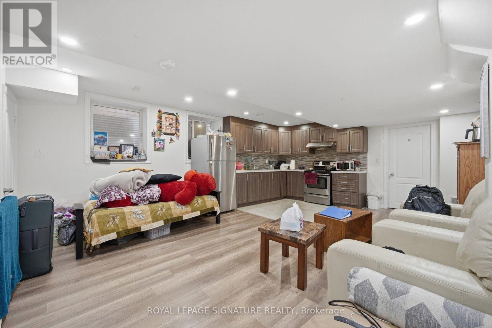 2 - 88 YARDLEY CRESCENT