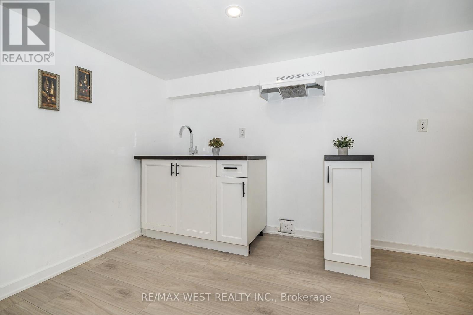 83 Scott Road, Toronto, Ontario  M6M 3T3 - Photo 15 - W13847490