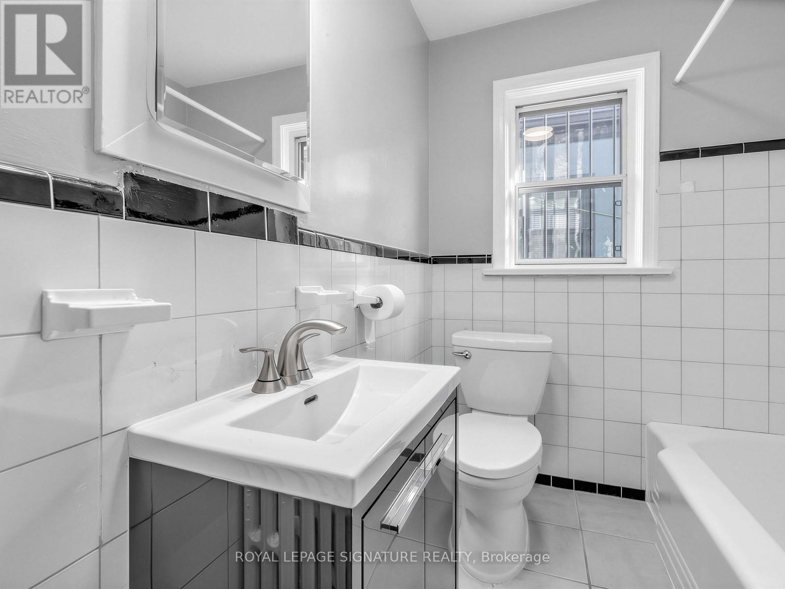 2260 Eglinton Avenue W, Toronto, Ontario  M6E 2L3 - Photo 12 - W13847496
