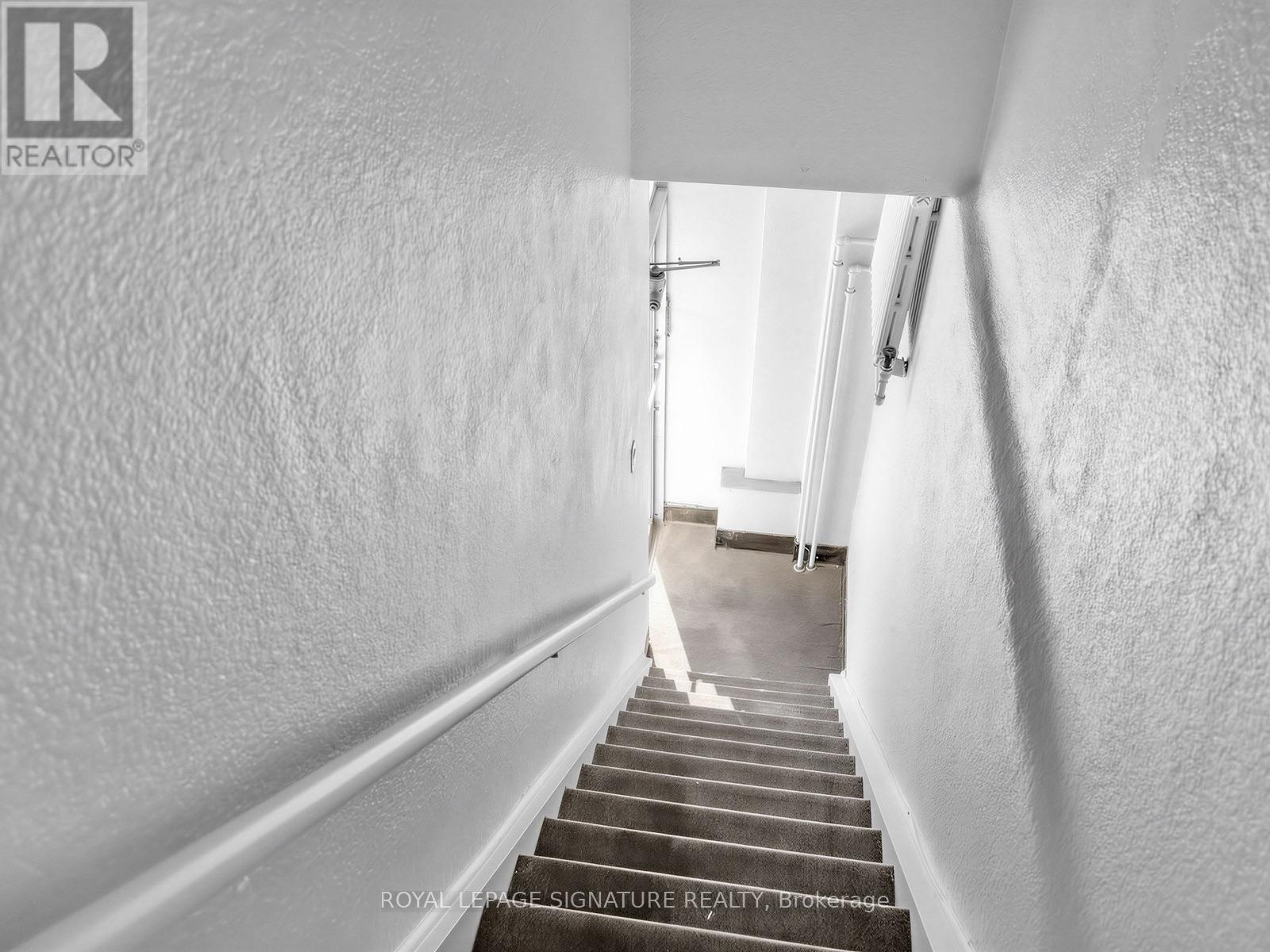 2260 Eglinton Avenue W, Toronto, Ontario  M6E 2L3 - Photo 2 - W13847496