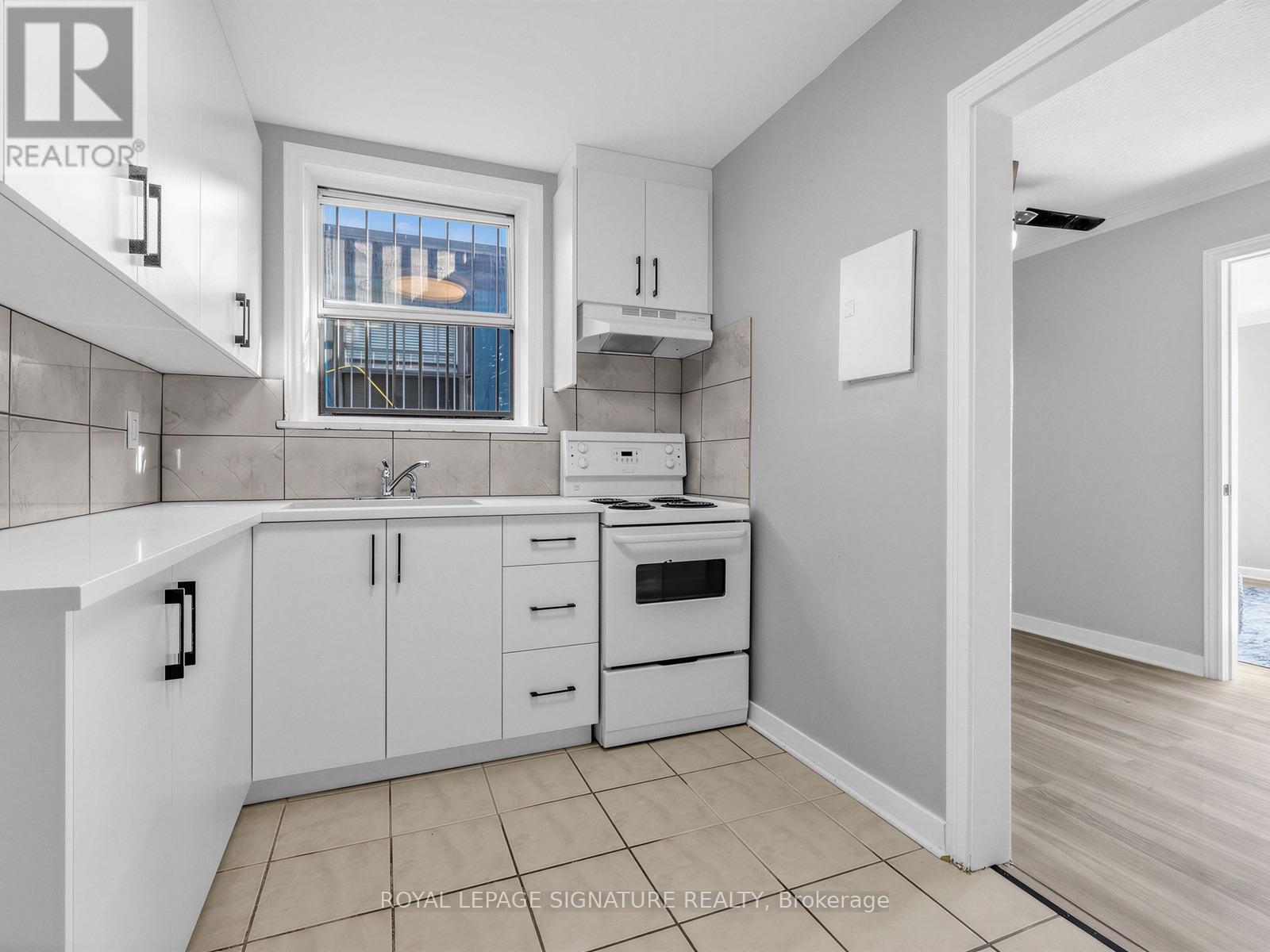 2260 Eglinton Avenue W, Toronto, Ontario  M6E 2L3 - Photo 6 - W13847496